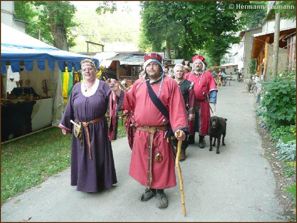 Einzug im Kl�sterl der feinen Gesellschaft aus dem Lager