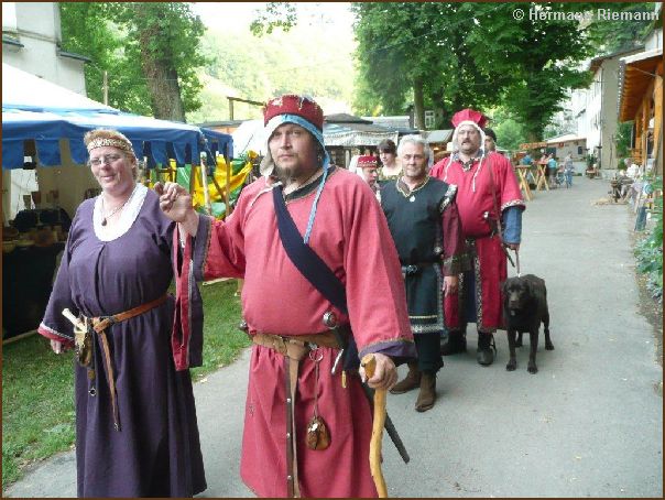 Die feine Gesellschaft zieht ein