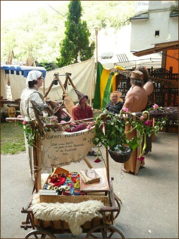 Geselligkeit, Cornelia, Runenhexe Helga, Stefan, Schokohexe Helga, Lederer Ernst, Ulli d. 2. Rabe