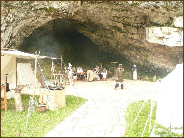 Lagerleben Goldofen mit Schmiede