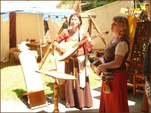 Lyra Musica vor Ullis Zelt