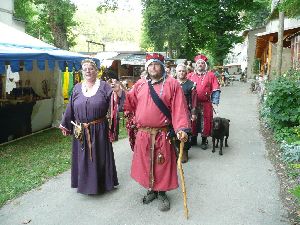 Einzug im Kl�sterl der feinen Gesellschaft aus dem Lager