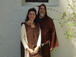 Hausherrin vom Kl�sterl mit ihrem Kl�sterlbruder Hermanius Hausl vom Kl�sterl